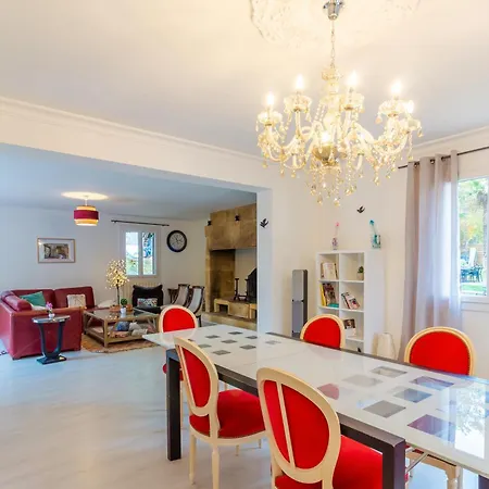 La Gardere - *